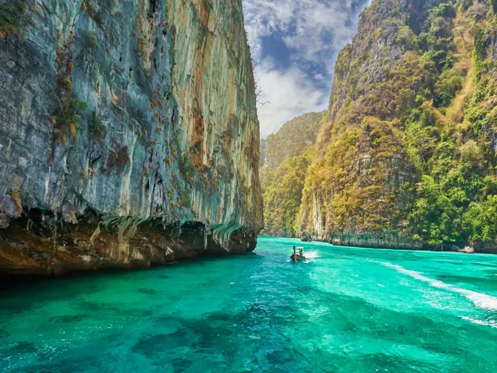Thailand welcomes all visitors, grants special visa for 90-day stay